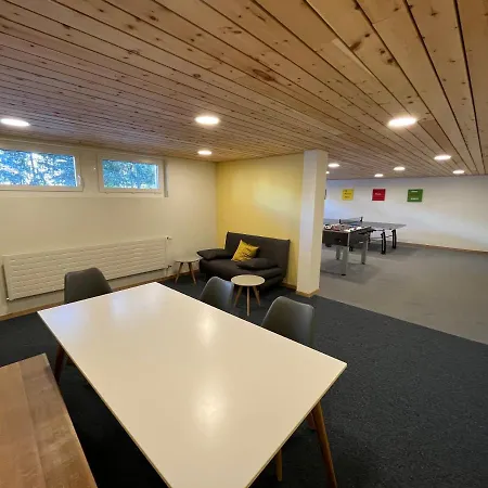 Apartment Scuol سكول